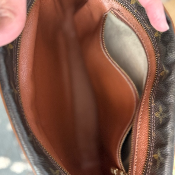 Louis Vuitton Brown Monogram Crossbody Bag - Picture 4 of 9